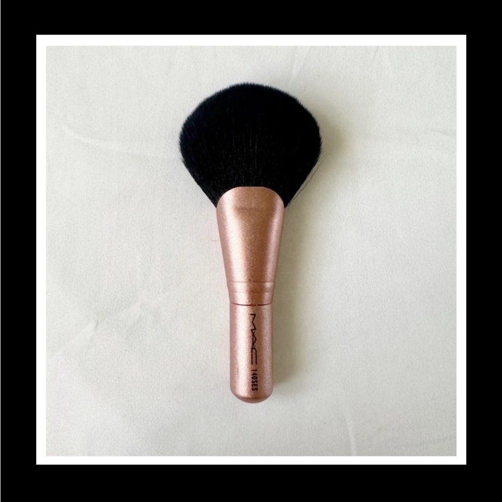 Mac 140SES LIMITED EDITION & UNAVAILABLE Fan Brush New in Sealed Packaging NWT - Picture 2 of 12